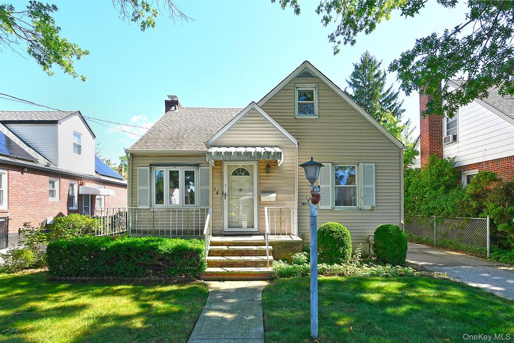 12 Hull Avenue, New Hyde Park, NY 11040 — exterior