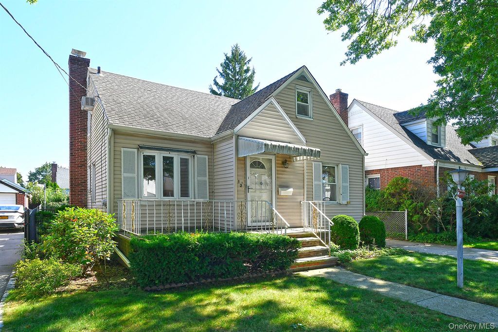 12 Hull Avenue, New Hyde Park, NY 11040 — photo 2