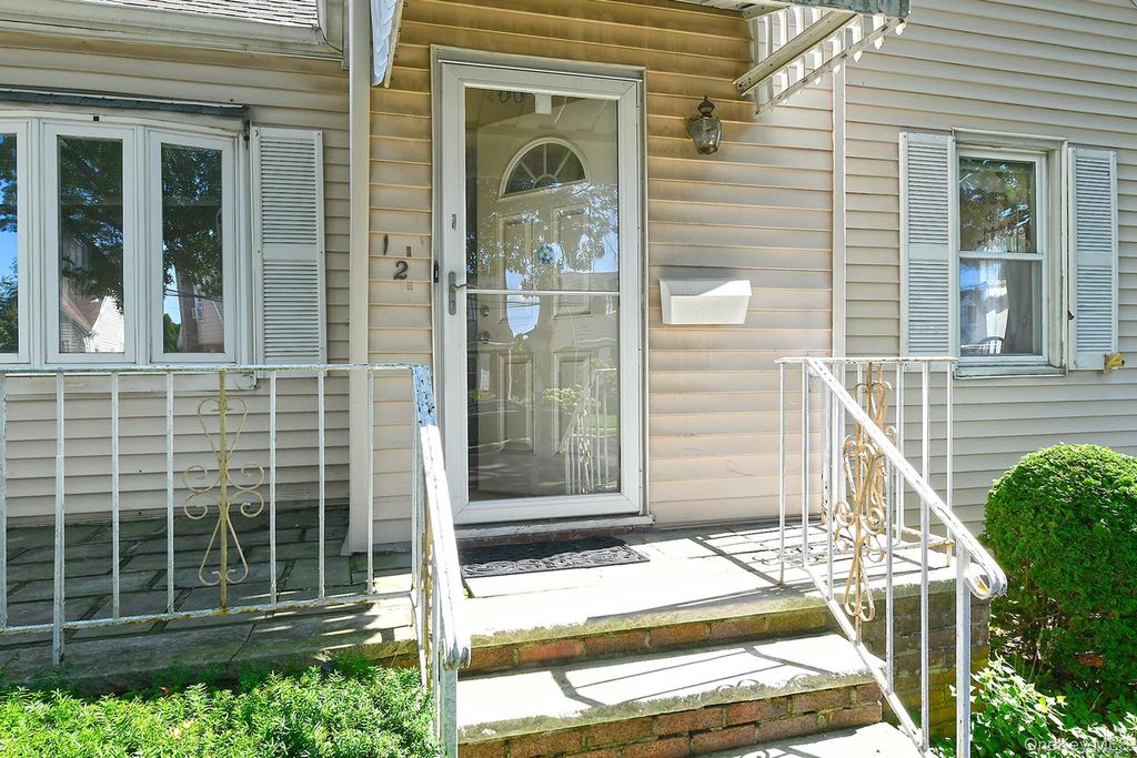 12 Hull Avenue, New Hyde Park, NY 11040 — photo 4