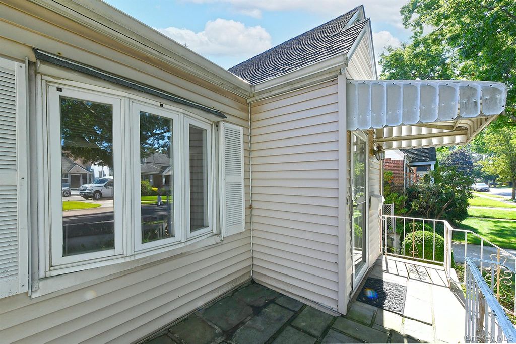 12 Hull Avenue, New Hyde Park, NY 11040 — photo 5