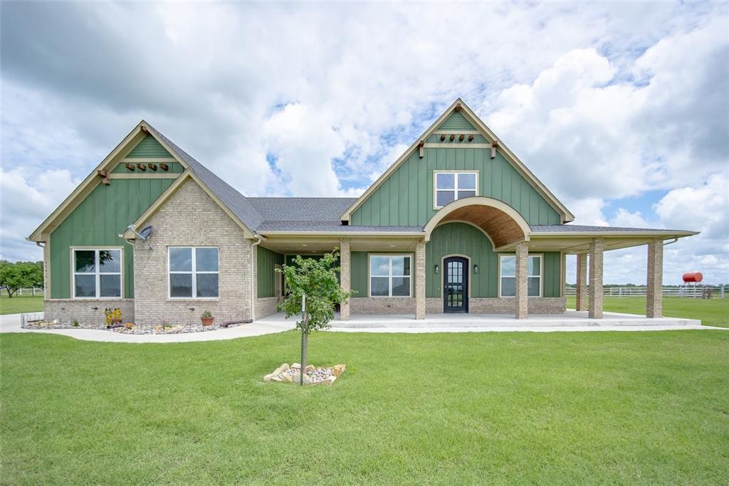 Image 3 of property listing at 26975 N County Road 3170, Elmore City, OK 73433
