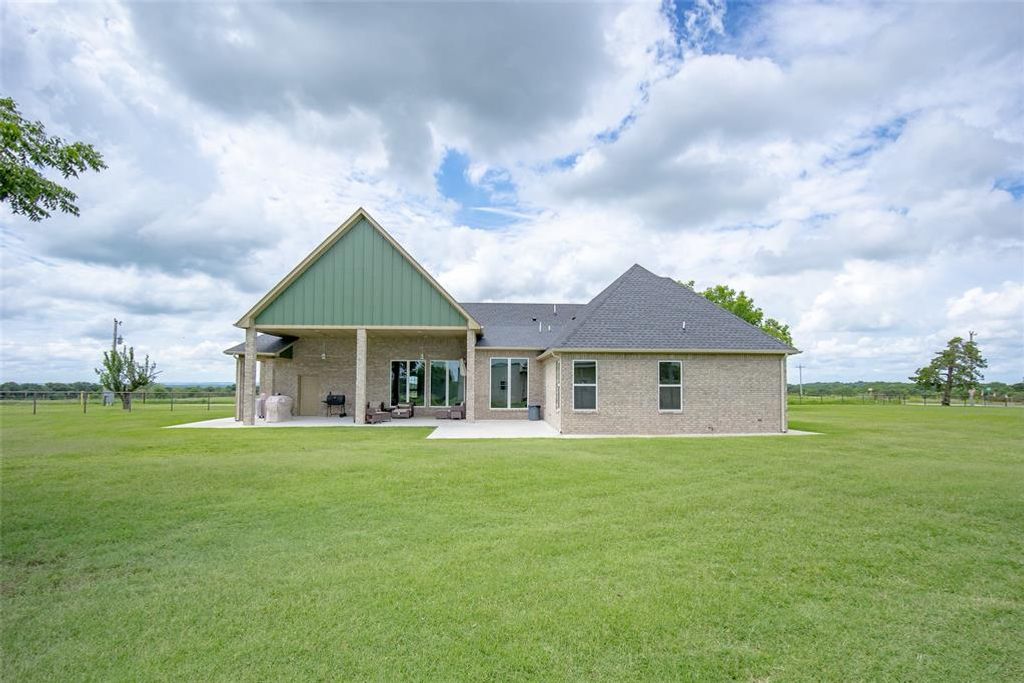 Image 26 of property listing at 26975 N County Road 3170, Elmore City, OK 73433