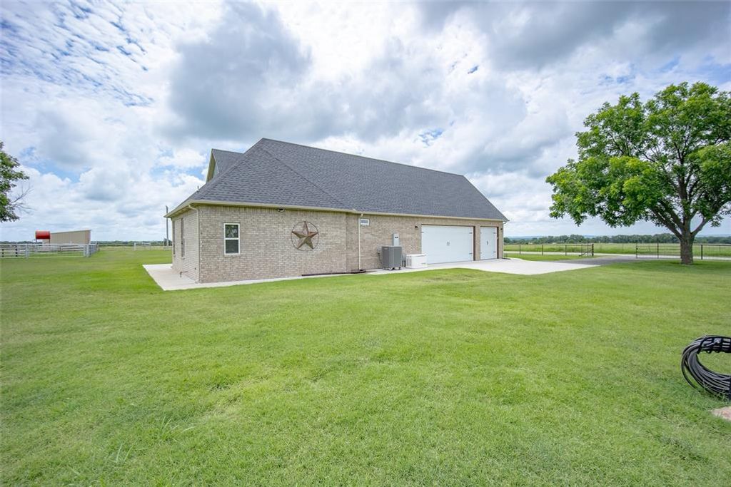 Image 27 of property listing at 26975 N County Road 3170, Elmore City, OK 73433