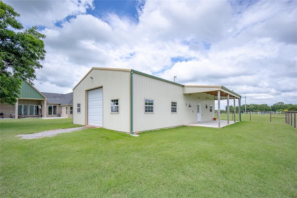 Image 28 of property listing at 26975 N County Road 3170, Elmore City, OK 73433