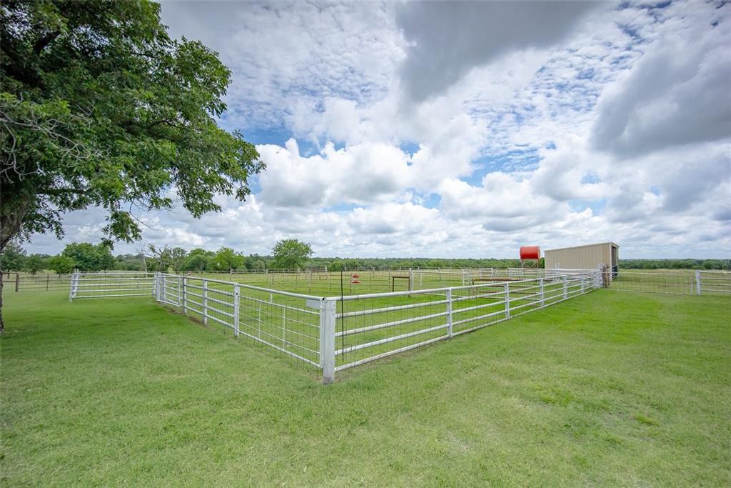 Image 30 of property listing at 26975 N County Road 3170, Elmore City, OK 73433