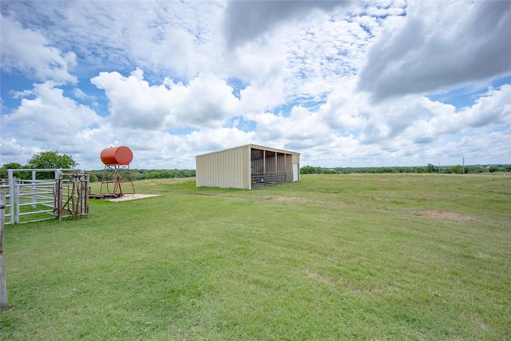 Image 31 of property listing at 26975 N County Road 3170, Elmore City, OK 73433