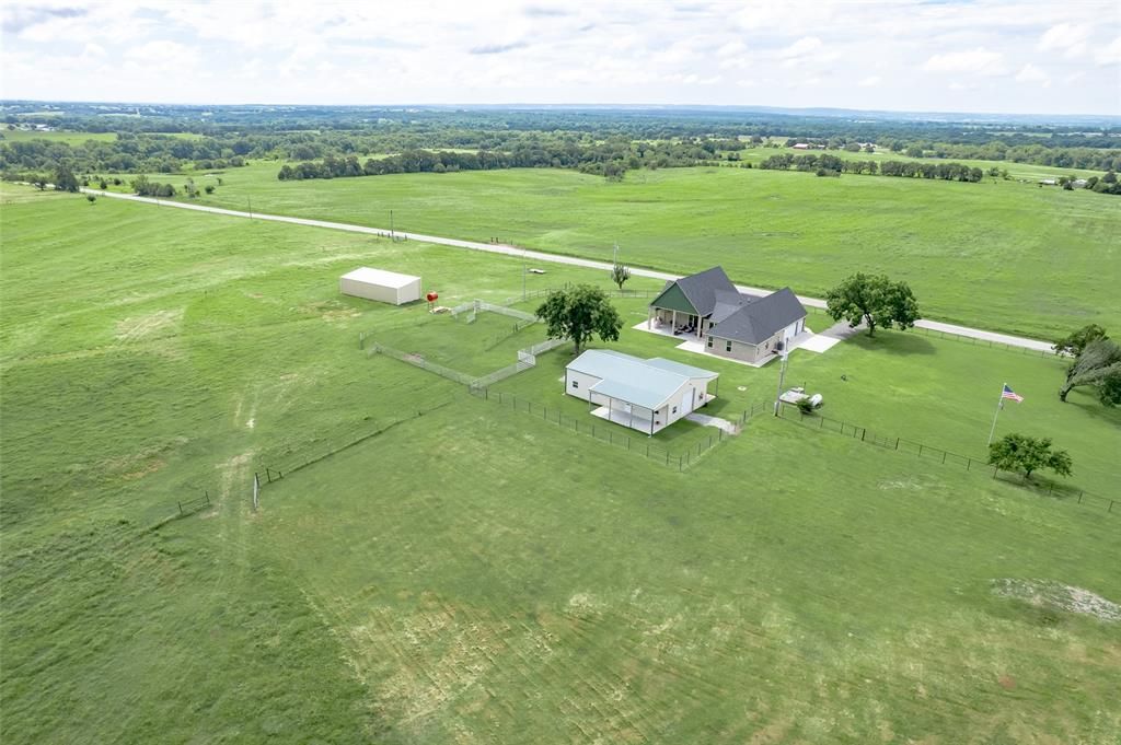 Image 36 of property listing at 26975 N County Road 3170, Elmore City, OK 73433