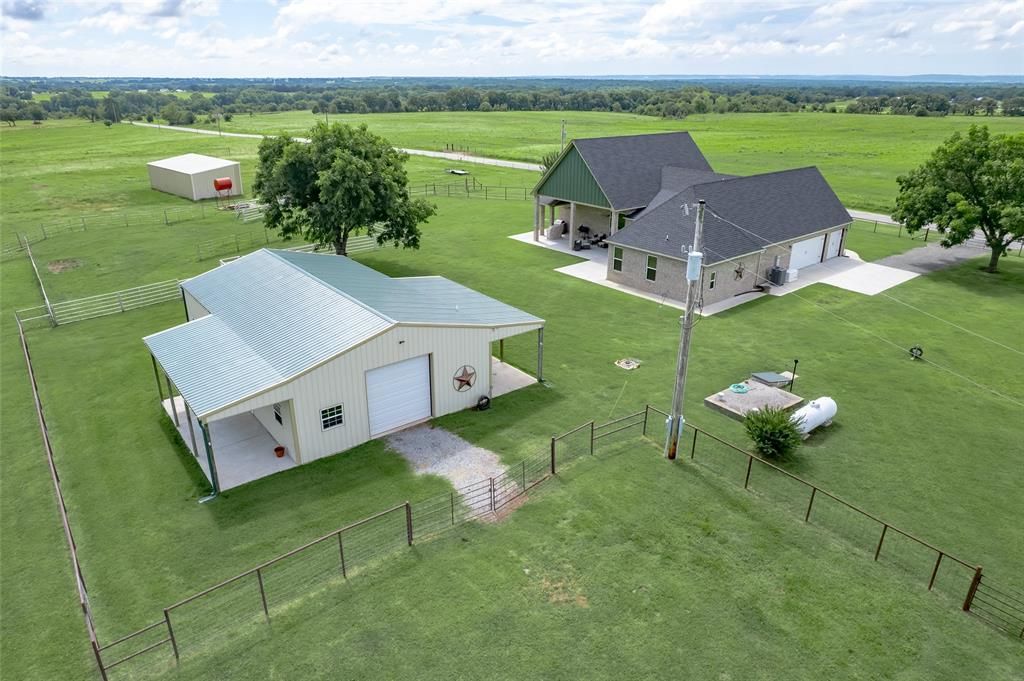 Image 38 of property listing at 26975 N County Road 3170, Elmore City, OK 73433