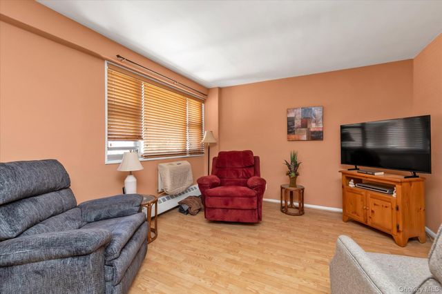 52-30 39 Drive 1G, Woodside, NY 11377