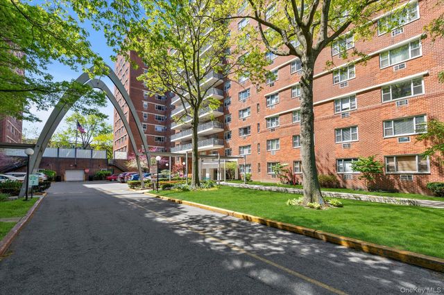 52-30 39 Drive 1G, Woodside, NY 11377