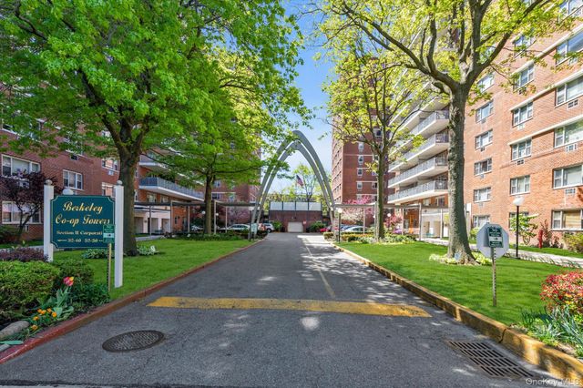 52-30 39 Drive 1G, Woodside, NY 11377