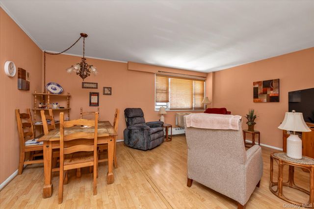 52-30 39 Drive 1G, Woodside, NY 11377
