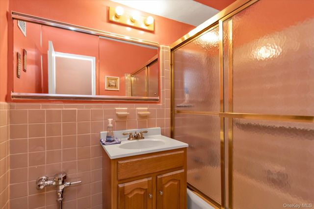 52-30 39 Drive 1G, Woodside, NY 11377