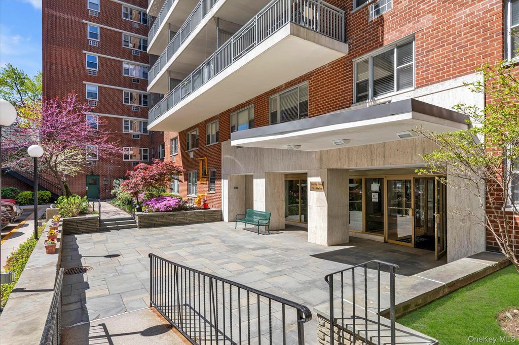 52-30 39 Drive 1G, Woodside, NY 11377
