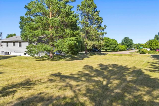 2936 47th ST SE, Minot, ND 58701