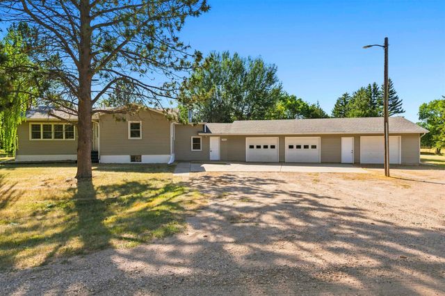 2936 47th ST SE, Minot, ND 58701