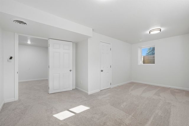 2936 47th ST SE, Minot, ND 58701