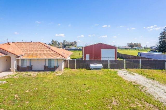 16601 La Canada Road, Madera, CA 93636