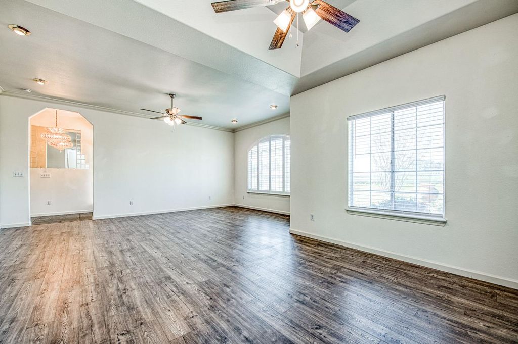 Image 10 of property listing at 16601 La Canada Road, Madera, CA 93636