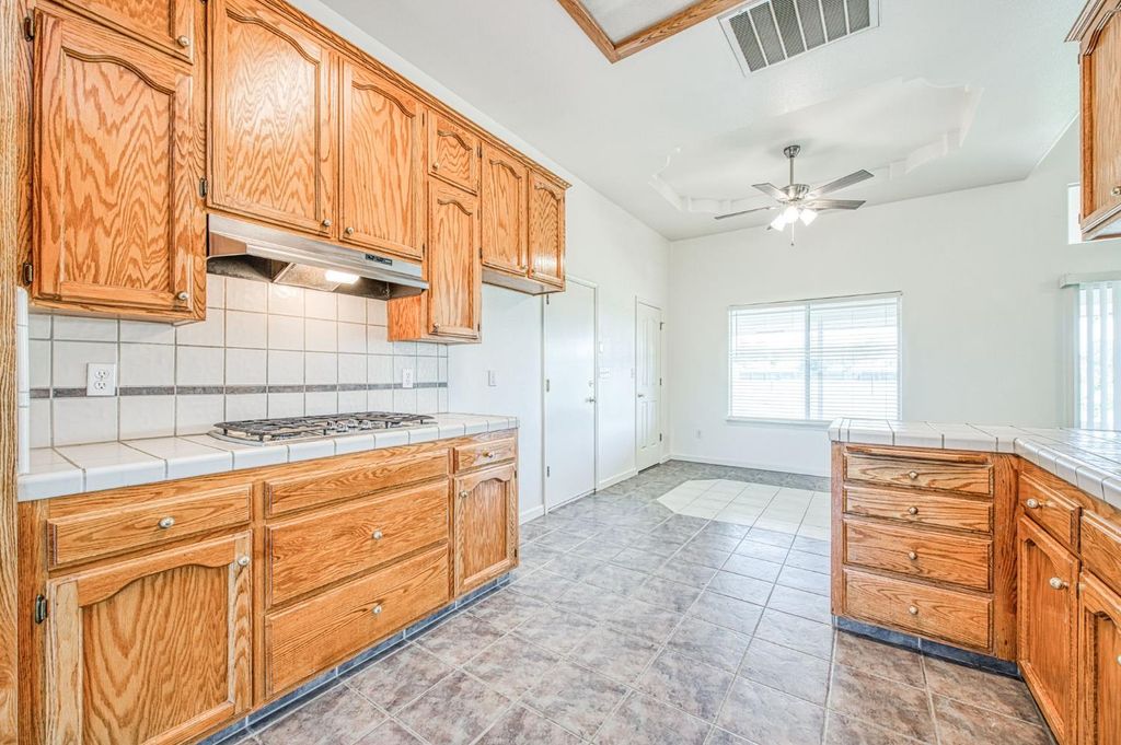 Image 17 of property listing at 16601 La Canada Road, Madera, CA 93636