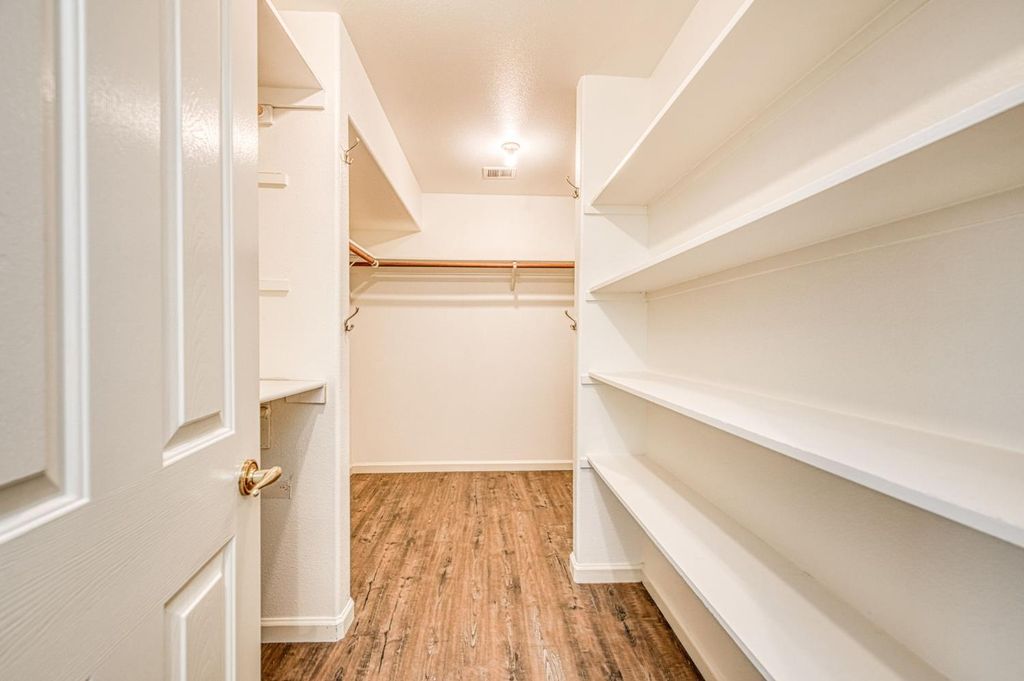 Image 23 of property listing at 16601 La Canada Road, Madera, CA 93636