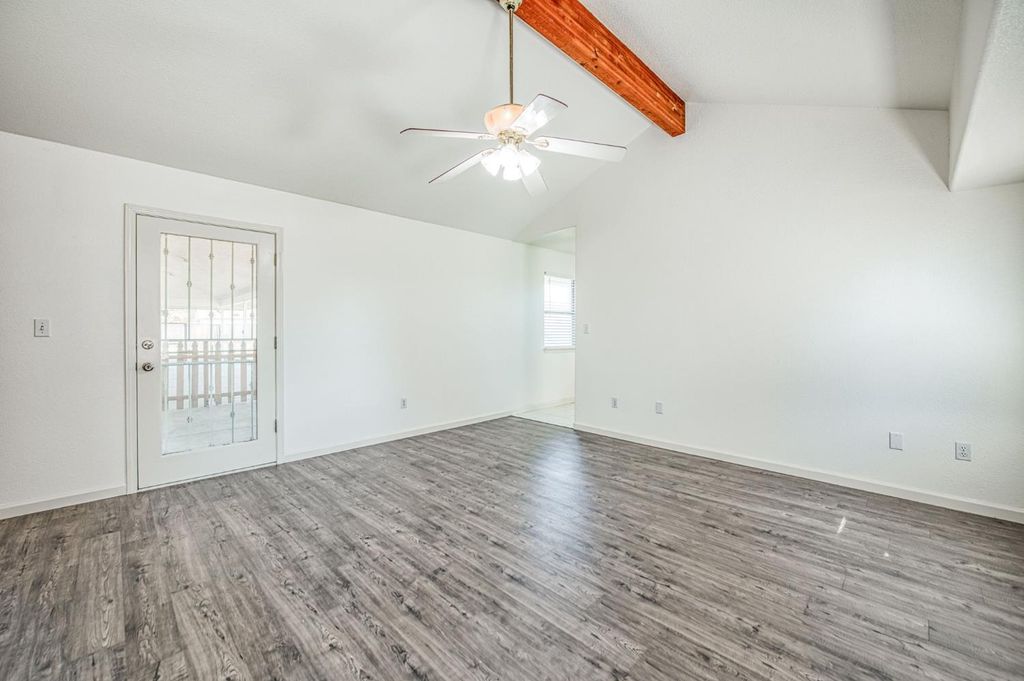 Image 24 of property listing at 16601 La Canada Road, Madera, CA 93636