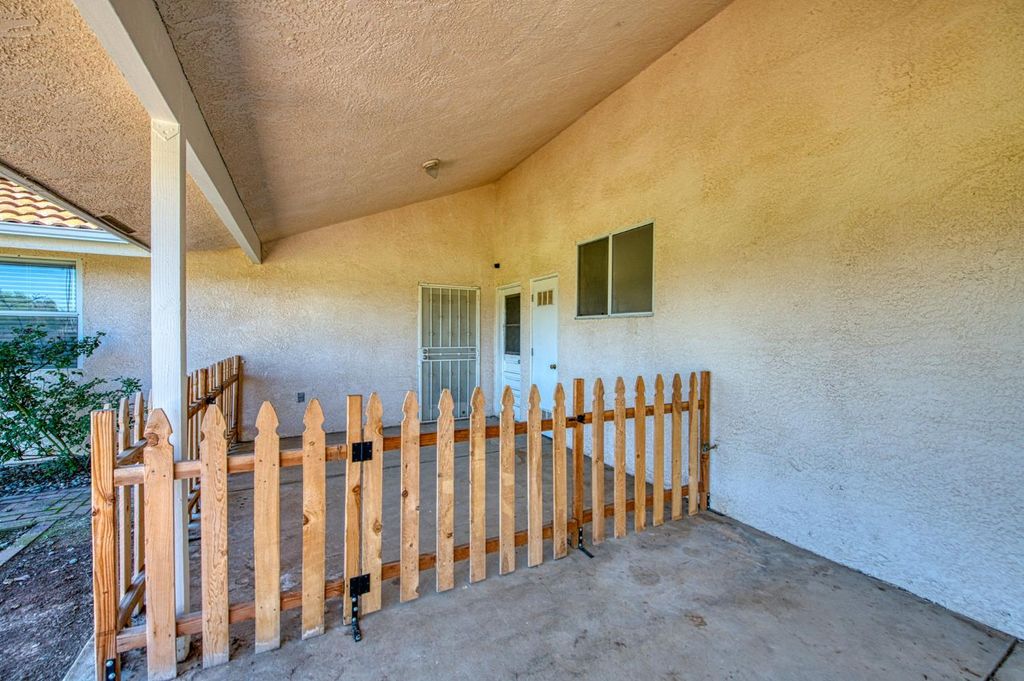 Image 28 of property listing at 16601 La Canada Road, Madera, CA 93636