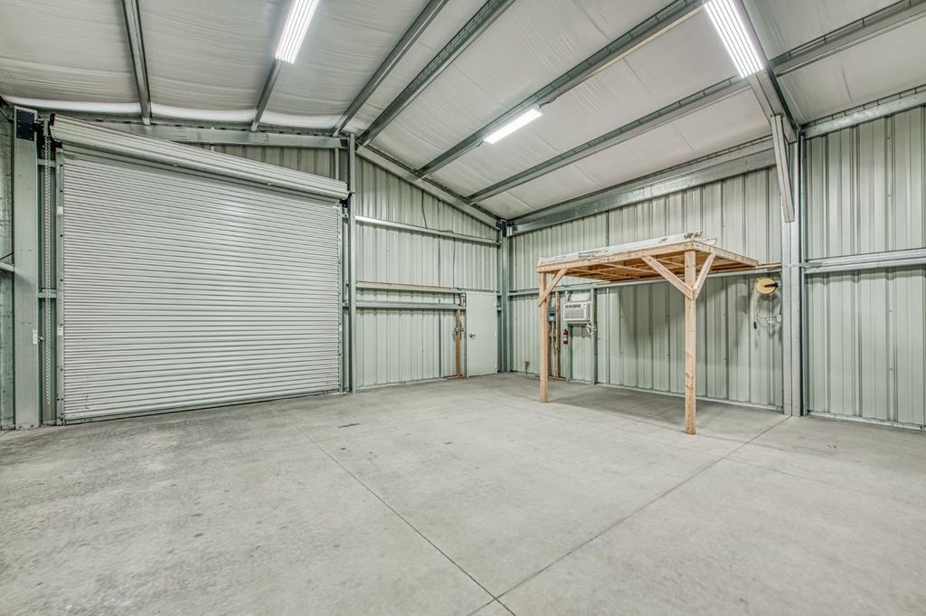 Image 30 of property listing at 16601 La Canada Road, Madera, CA 93636