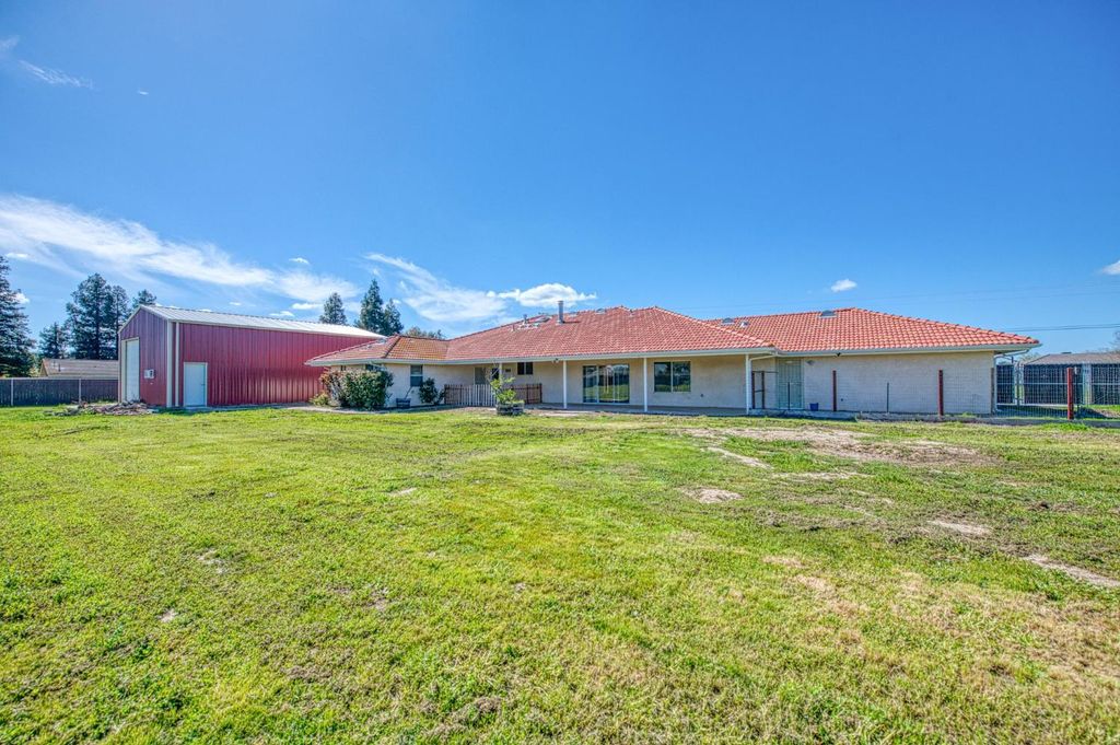 Image 32 of property listing at 16601 La Canada Road, Madera, CA 93636