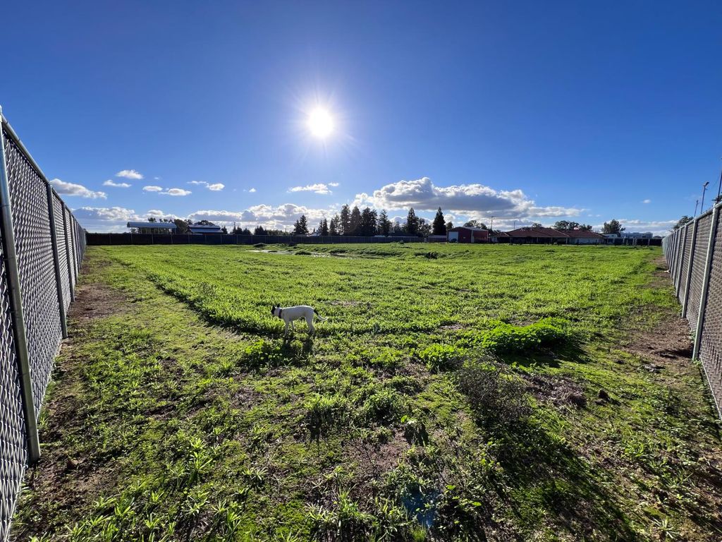 Image 35 of property listing at 16601 La Canada Road, Madera, CA 93636