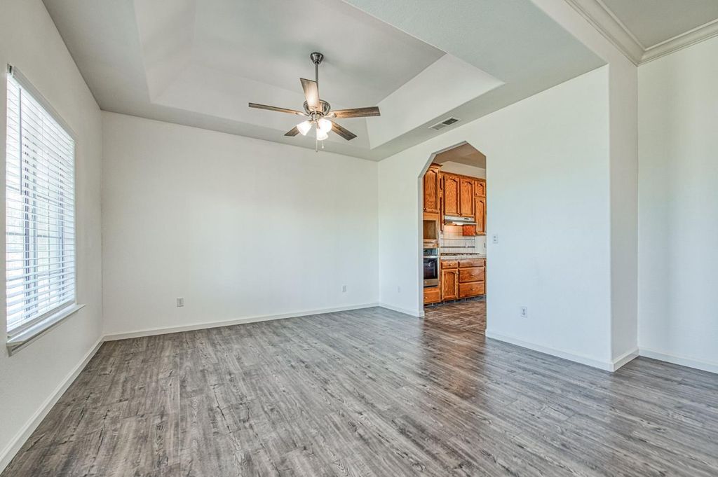 Image 9 of property listing at 16601 La Canada Road, Madera, CA 93636