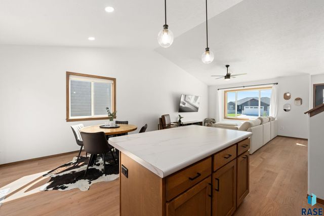 3312 N Geneva Trl Trail, Sioux Falls, SD 57107