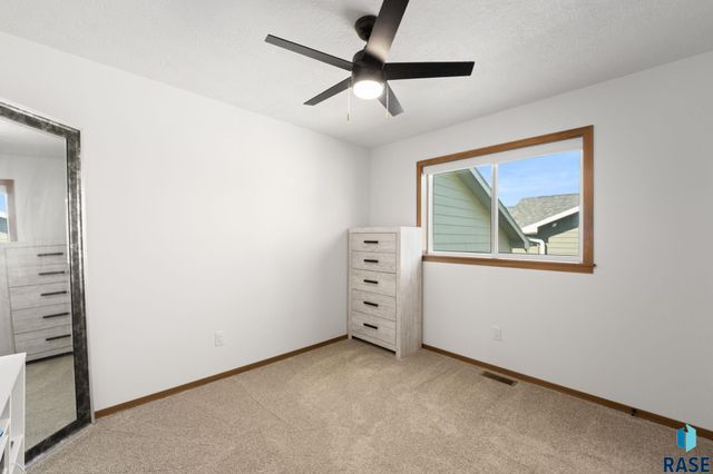 3312 N Geneva Trl Trail, Sioux Falls, SD 57107