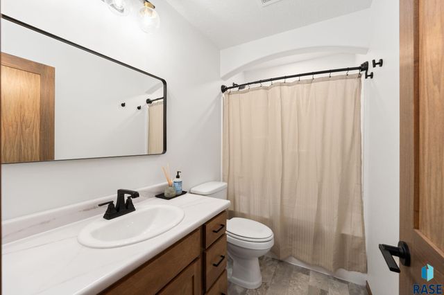 3312 N Geneva Trl Trail, Sioux Falls, SD 57107