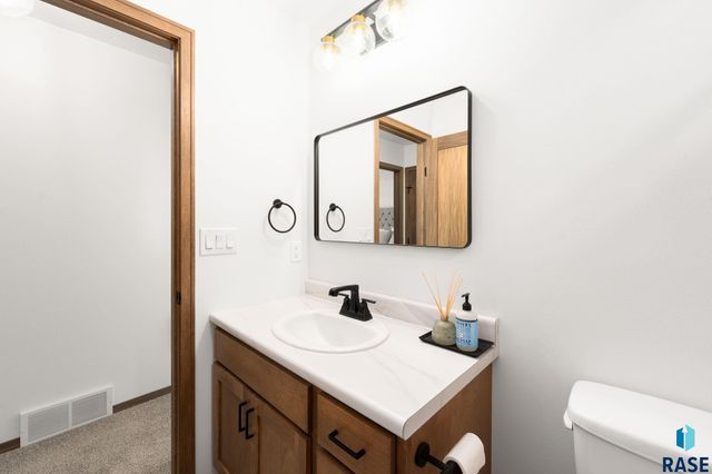 3312 N Geneva Trl Trail, Sioux Falls, SD 57107