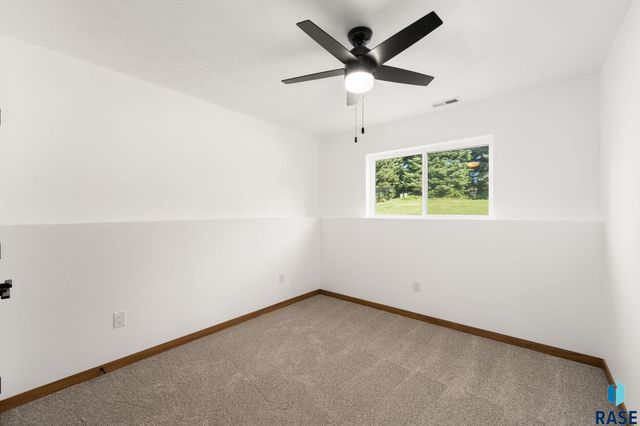 3312 N Geneva Trl Trail, Sioux Falls, SD 57107