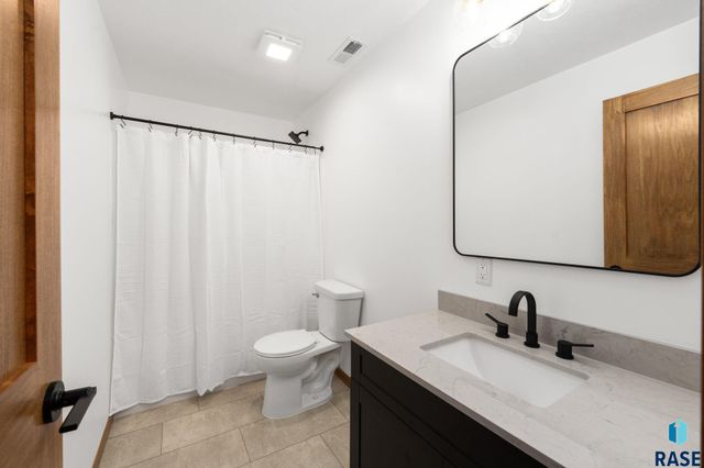 3312 N Geneva Trl Trail, Sioux Falls, SD 57107