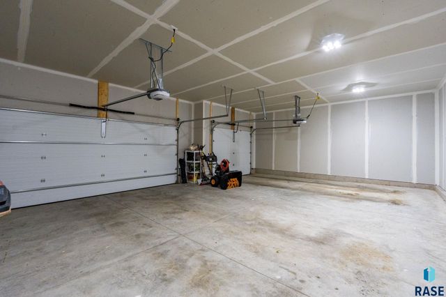 3312 N Geneva Trl Trail, Sioux Falls, SD 57107