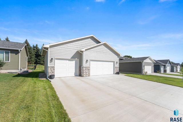 3312 N Geneva Trl Trail, Sioux Falls, SD 57107