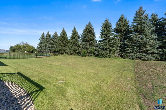 3312 N Geneva Trl Trail, Sioux Falls, SD 57107