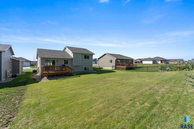 3312 N Geneva Trl Trail, Sioux Falls, SD 57107