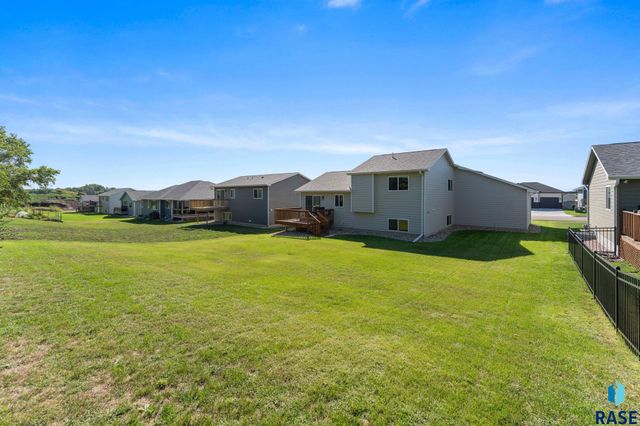 3312 N Geneva Trl Trail, Sioux Falls, SD 57107