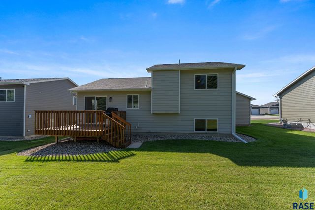3312 N Geneva Trl Trail, Sioux Falls, SD 57107