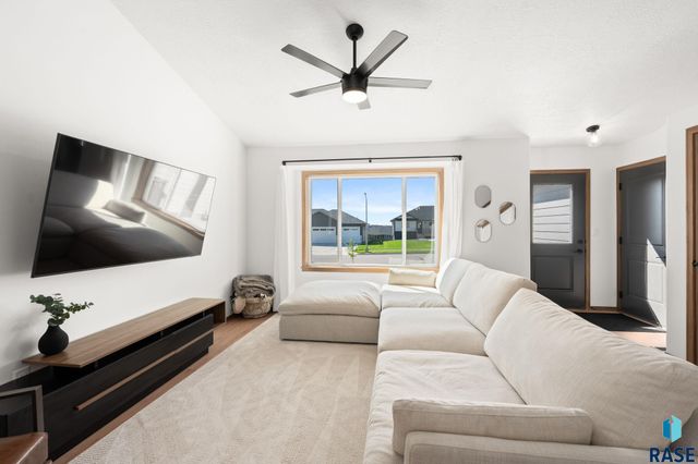 3312 N Geneva Trl Trail, Sioux Falls, SD 57107