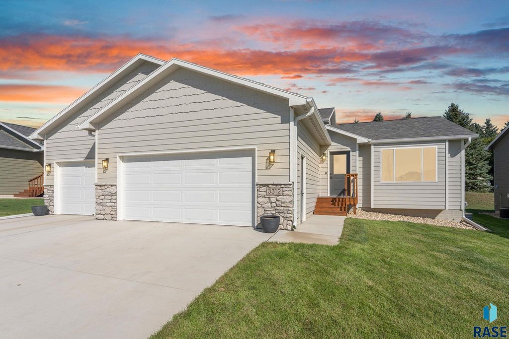 3312 N Geneva Trl Trail, Sioux Falls, SD 57107