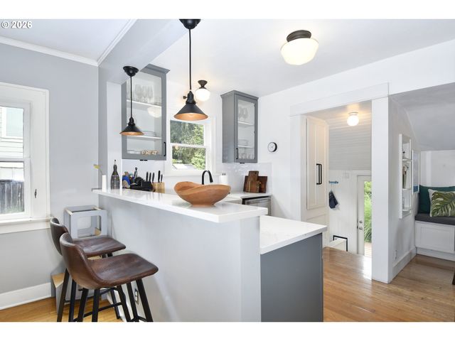 4406 Sw LOBELIA St, Portland, OR 97219