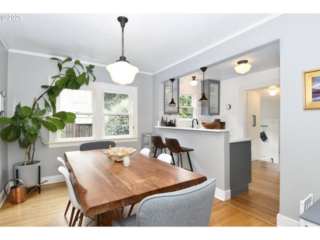 4406 Sw LOBELIA St, Portland, OR 97219