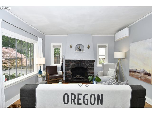 4406 Sw LOBELIA St, Portland, OR 97219
