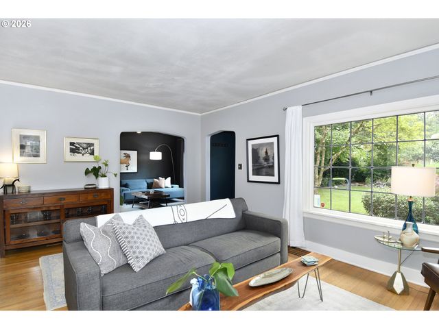4406 Sw LOBELIA St, Portland, OR 97219