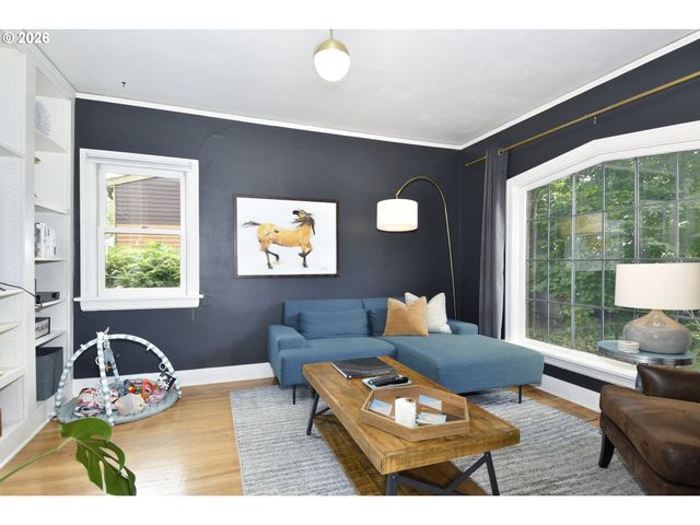 4406 Sw LOBELIA St, Portland, OR 97219